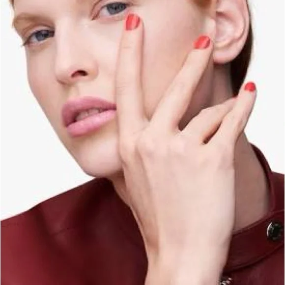 Hermès Coral Nail Polish - Picture 2 of 6